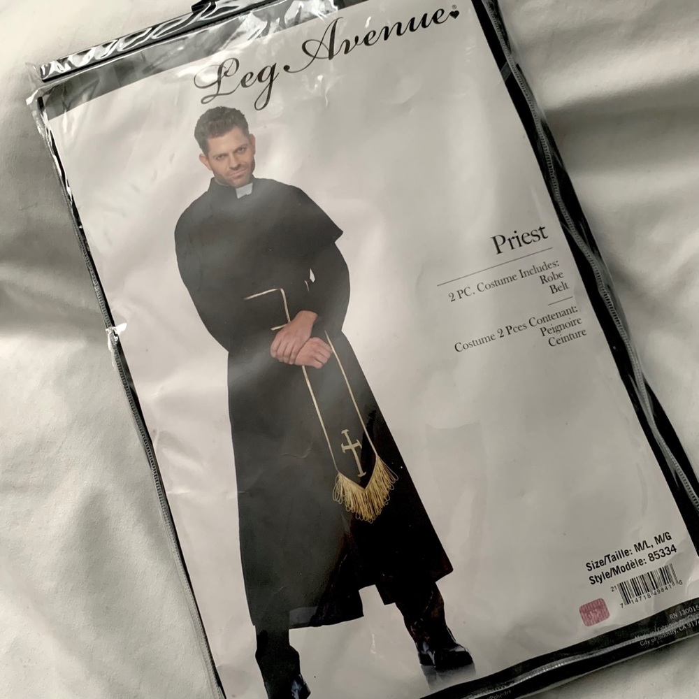 HALLOWEEN COSTUME- PRIEST (MEN SIZE M/L)